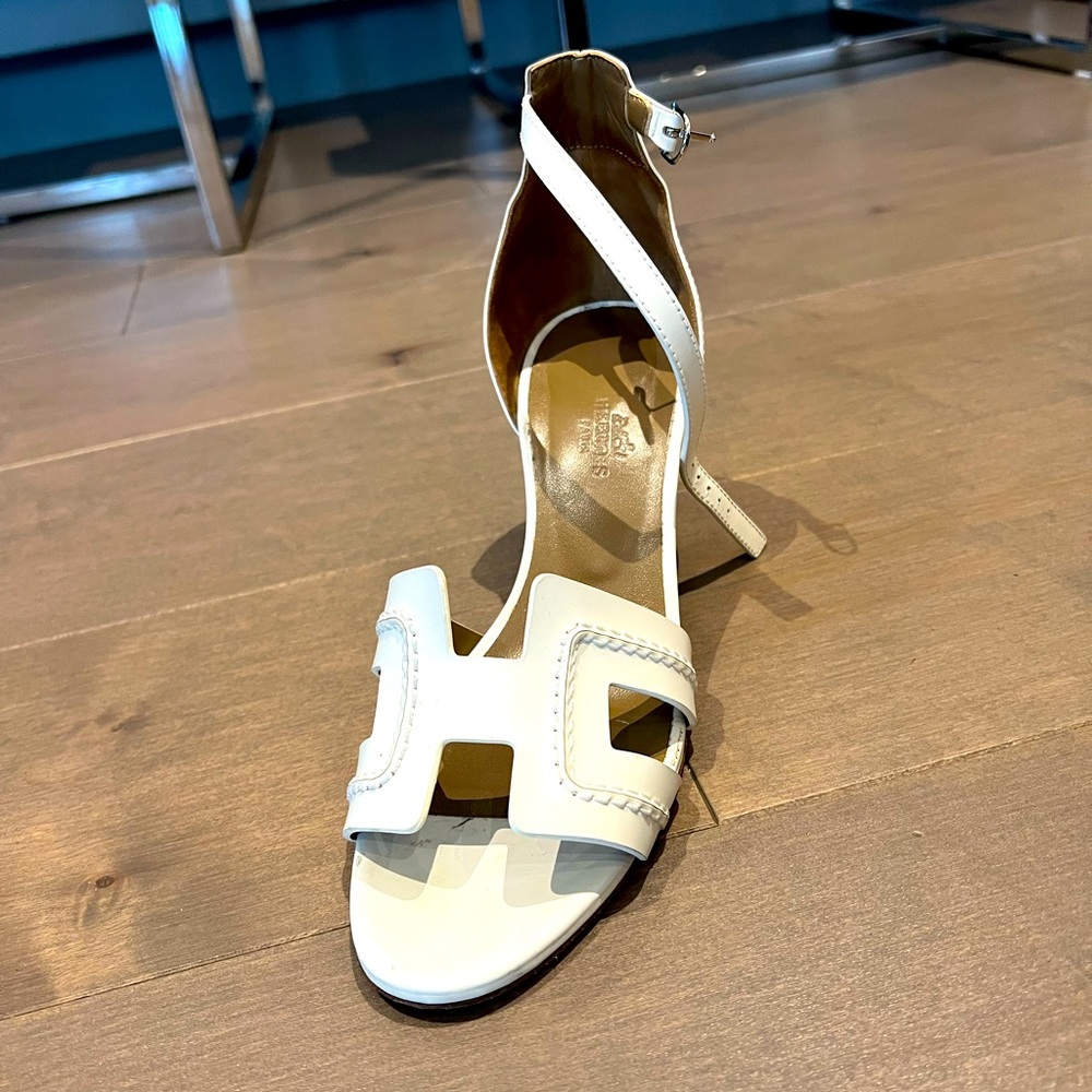 Hermes sandal size 37.5